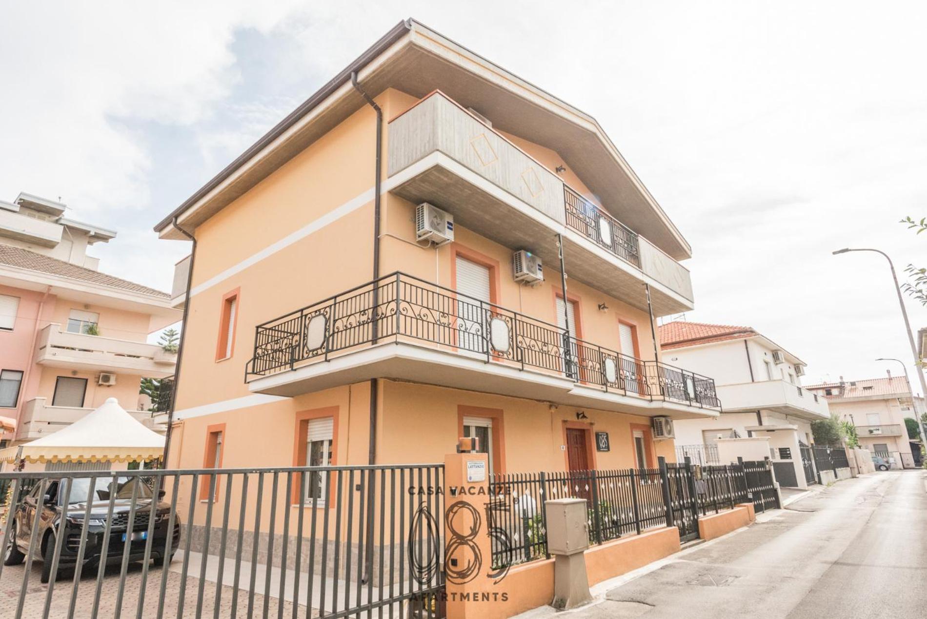 085 Apartments Montesilvano Exterior photo